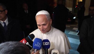 Pope Leo calls for "deep reflection" over treatment of migrants after hearing communion denied at Broadview ICE facility
