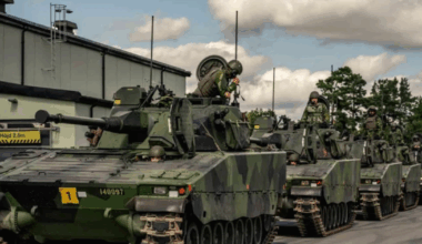 War scenarios in Sweden, military exercises are also attended by the King