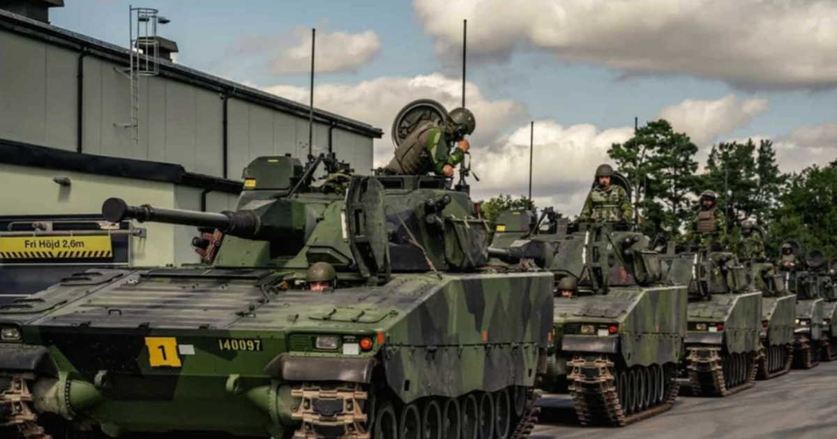 War scenarios in Sweden, military exercises are also attended by the King