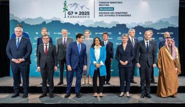 G7 foreign ministers show support for Ukraine after talks in Canada, but avoid issues like trade