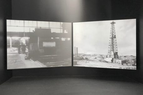 In „A Fire Appeared, A Fire Spread“ (2023-2024) stellt Hodaei die iranische Öl- und die luxemburgische Stahlindustrie einander gegenüber