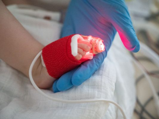 Studie: Impfung schützt Babys in Österreich vor RSV