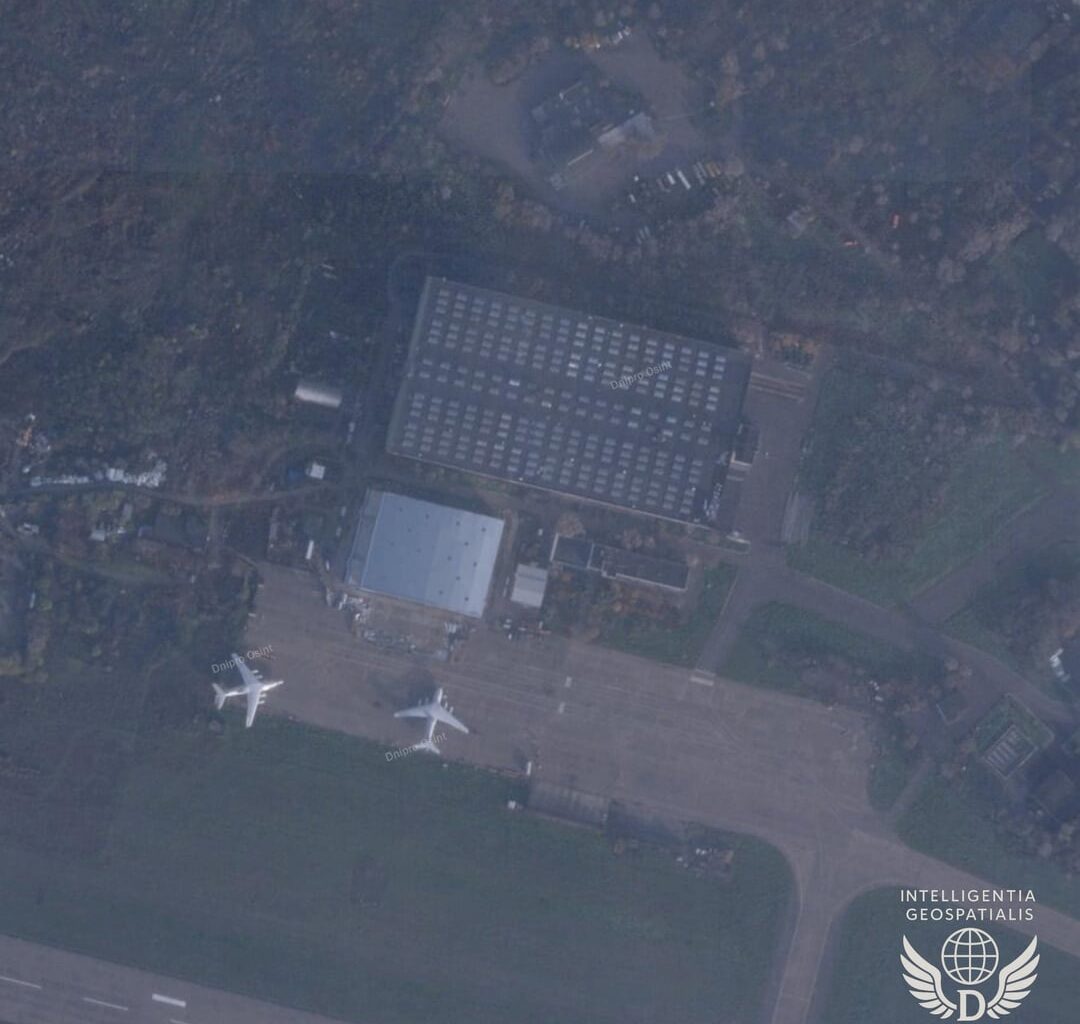 Satellite pictures show a destroyed A-60 and an IL-76, plus possibly a hit in an S-400 battery after tonight's Ukrainian attack on Taganrog, Russia.