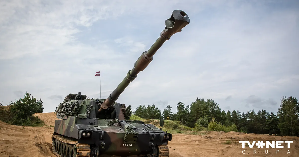 UNIKĀLI ⟩ "Motors kā zāles pļāvējam." Unikāls brauciens ar NBS pašgājējhaubici M109 A5 versijā