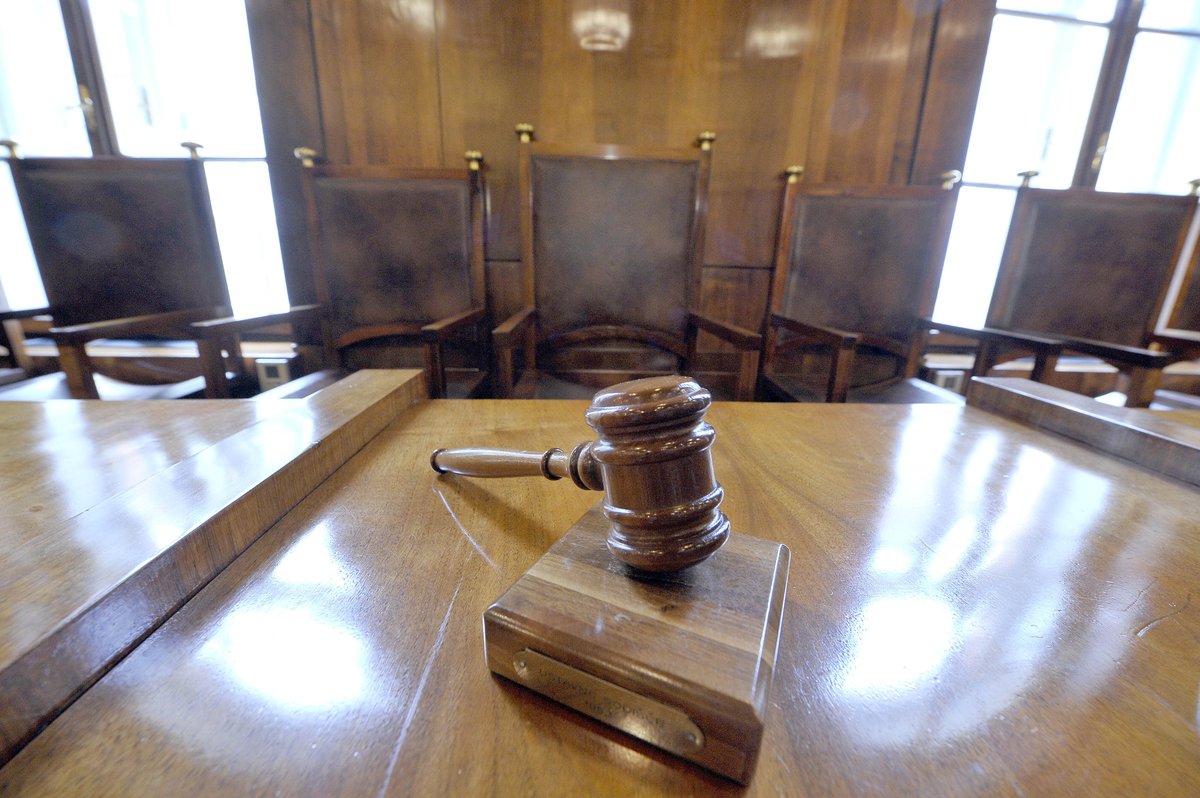 Profesorji kazenskega prava pozivajo, naj se Šutarjevega zakona ne sprejme