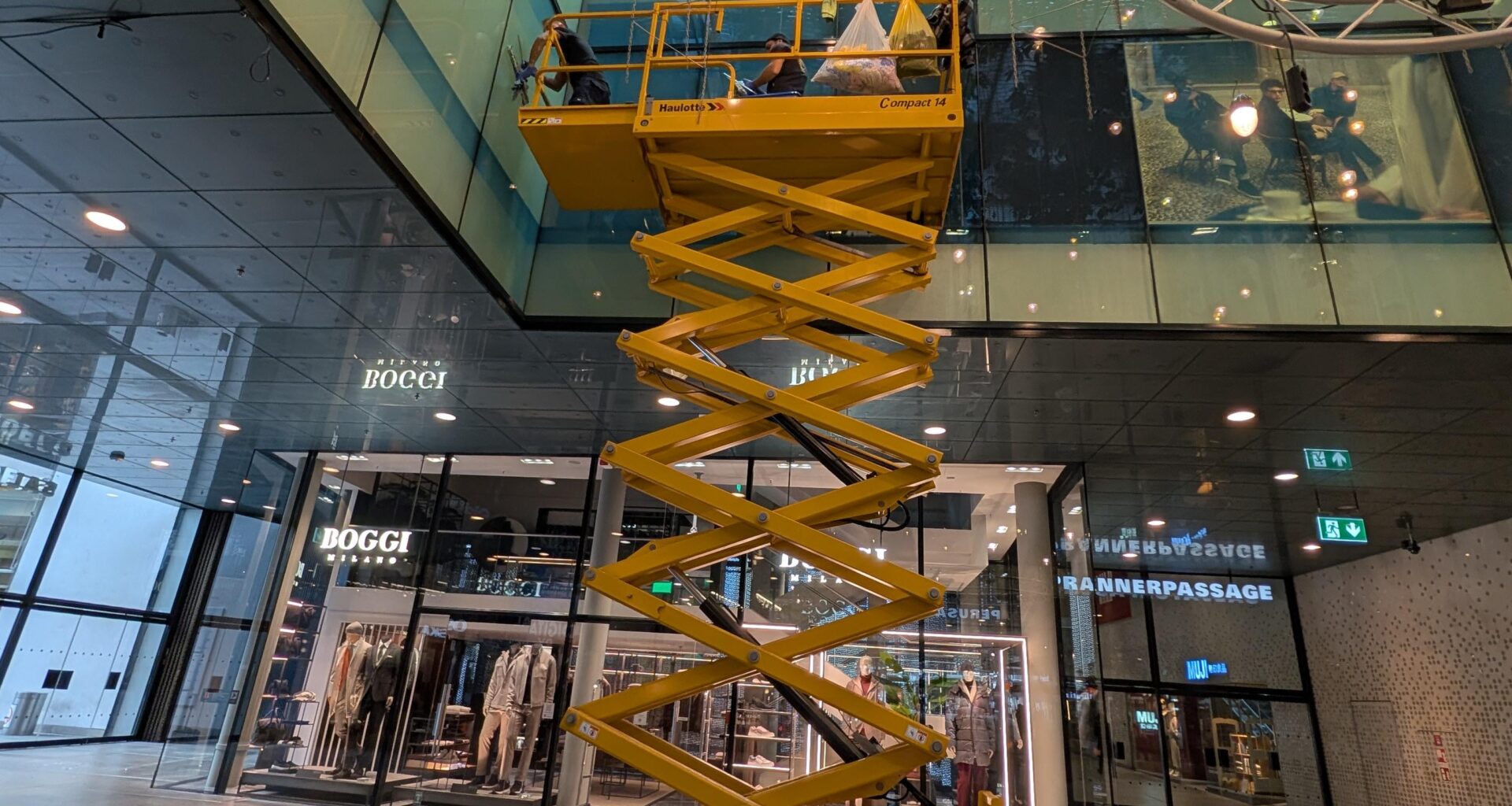 Just saw this at Kunsthalle Munich, should I call the cops?