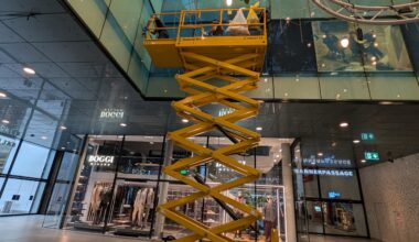 Just saw this at Kunsthalle Munich, should I call the cops?