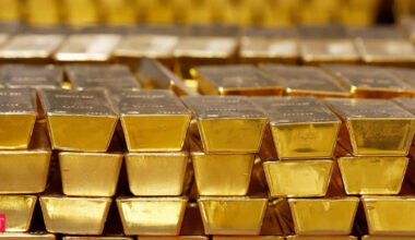 Gold price today: bullion holds at $4,015 per ounce as fed policy and trade tensions drive market consolidation