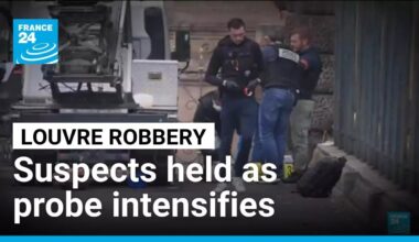 Louvre robbery suspects held as investigation intensifies • FRANCE 24 English