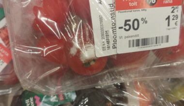 Maxima üllatab. Kas selliseid riknenud tooteid tohib üldse müüa?