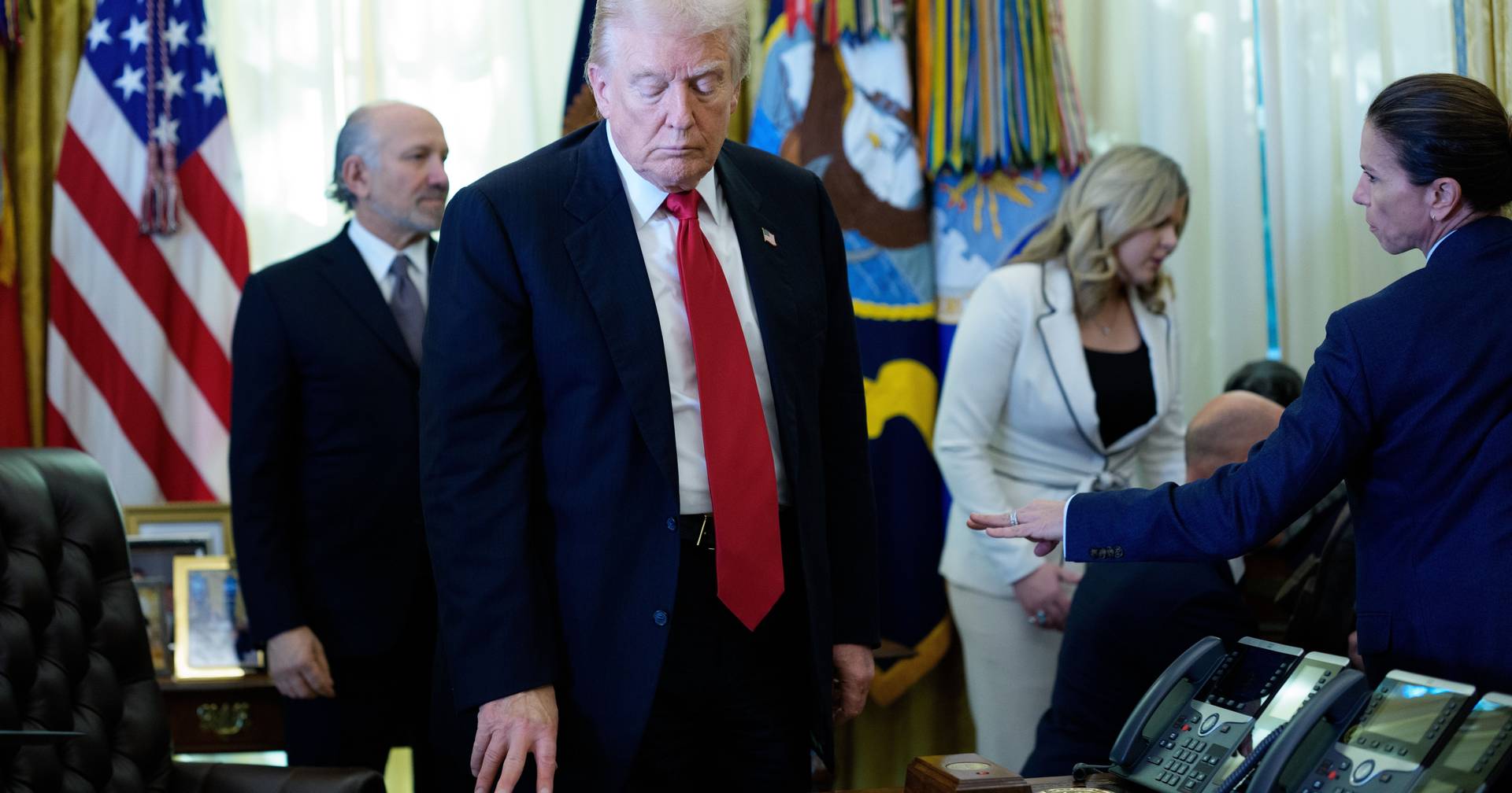 Homem desmaia durante conferência de Trump na Casa Branca sobre fármacos para obesidade