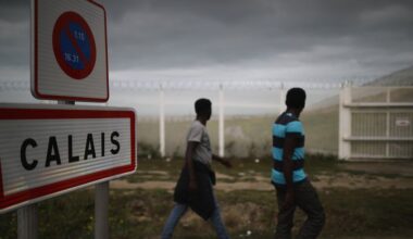 French officials using £132,000 in UK taxpayers' cash to build migrant fence
