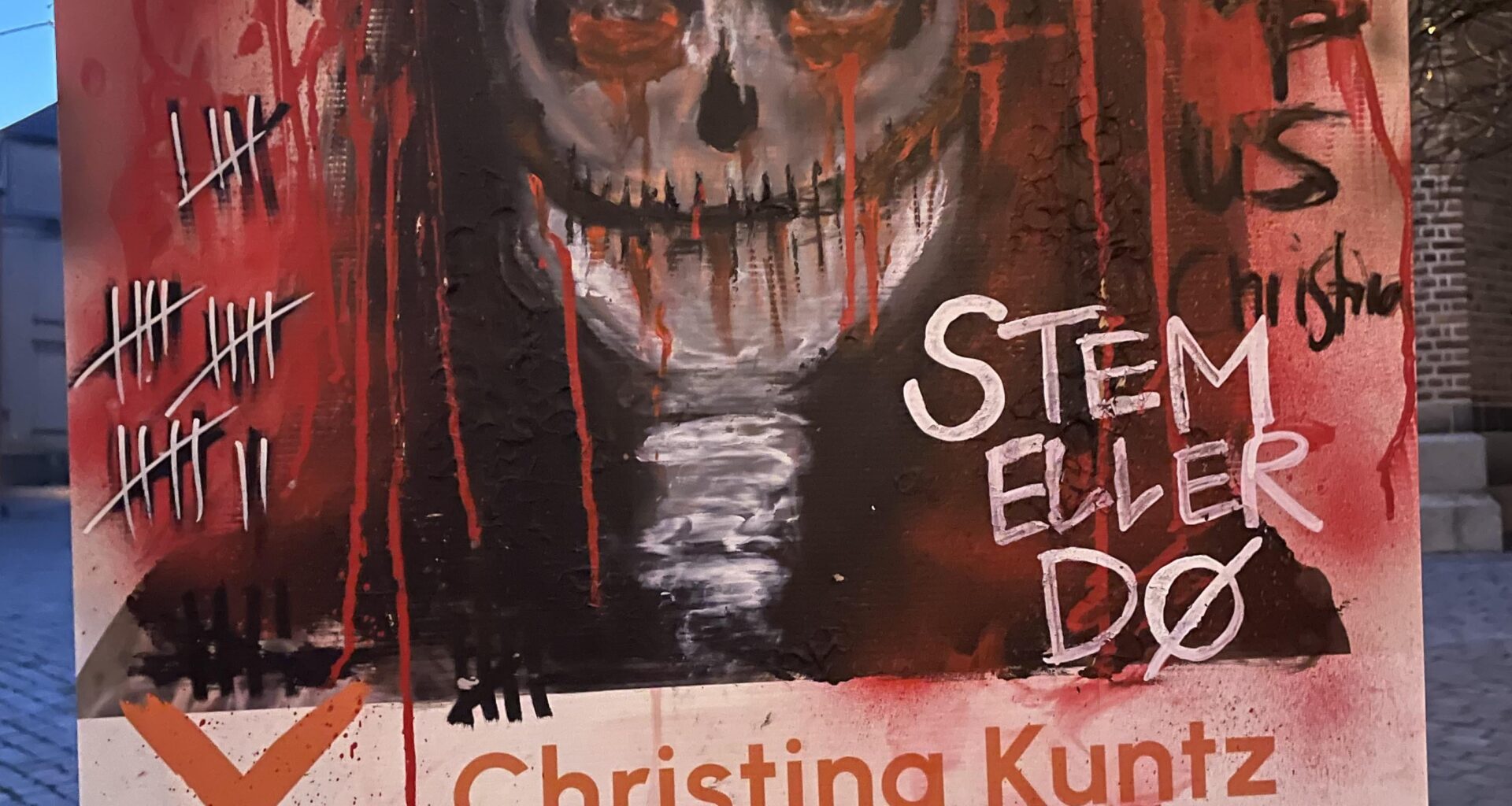 Gik forbi den her fede overmalede valgplakat!