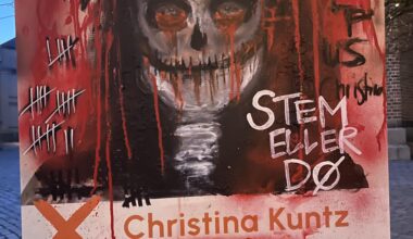 Gik forbi den her fede overmalede valgplakat!