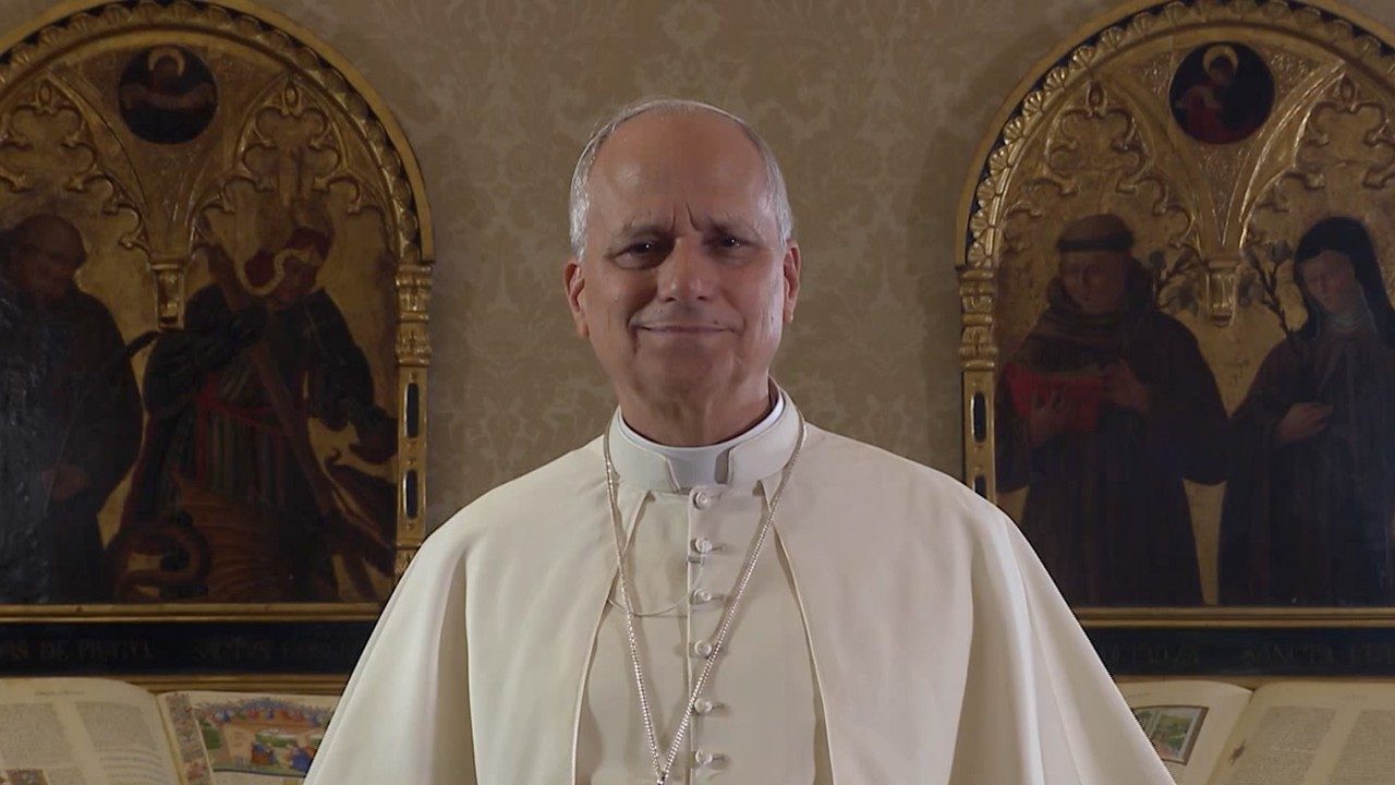 Pope to young people: be bridge builders in a world marked by division