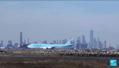 Aux États-Unis, le trafic aérien va être réduit de 10 % à cause du shutdown • FRANCE 24