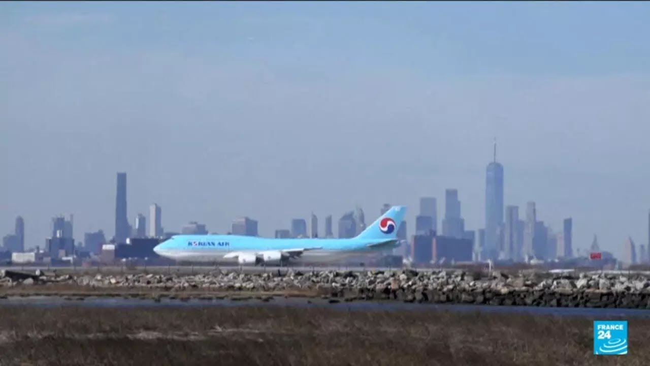 Aux États-Unis, le trafic aérien va être réduit de 10 % à cause du shutdown • FRANCE 24