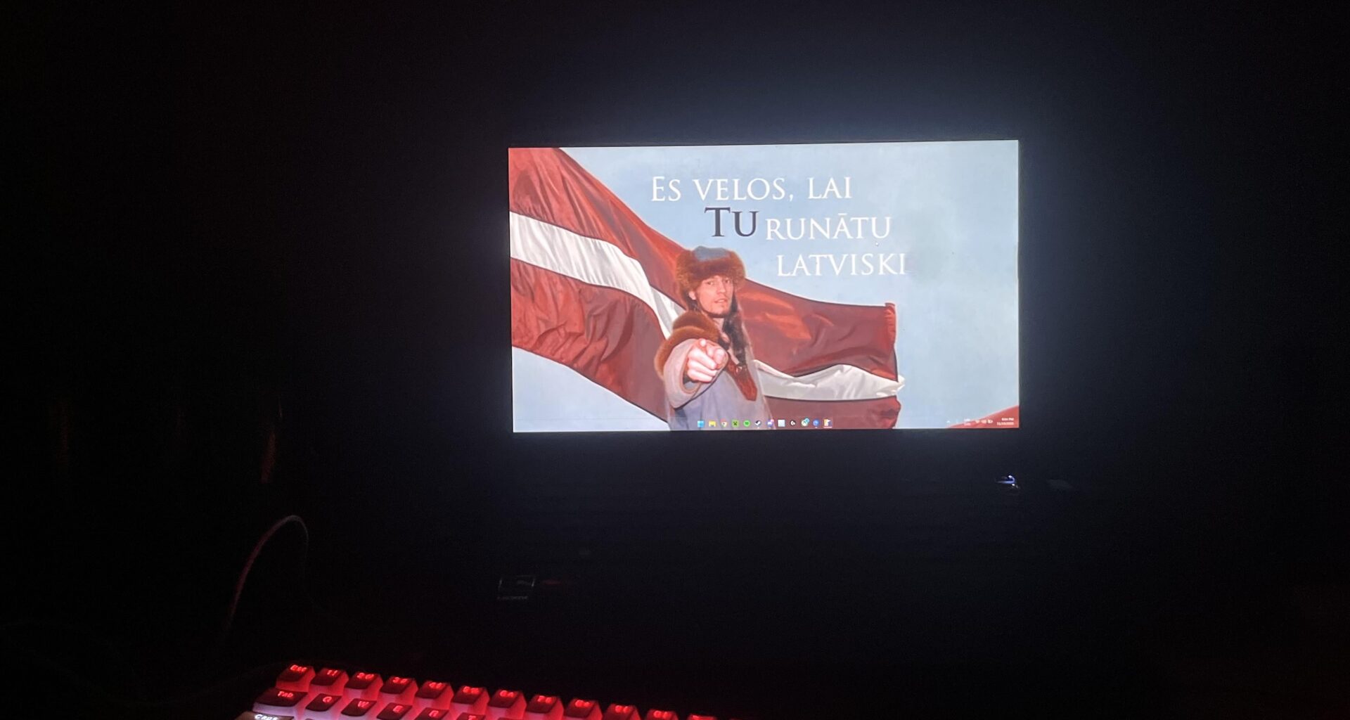 Tieši saskaņots novembrim