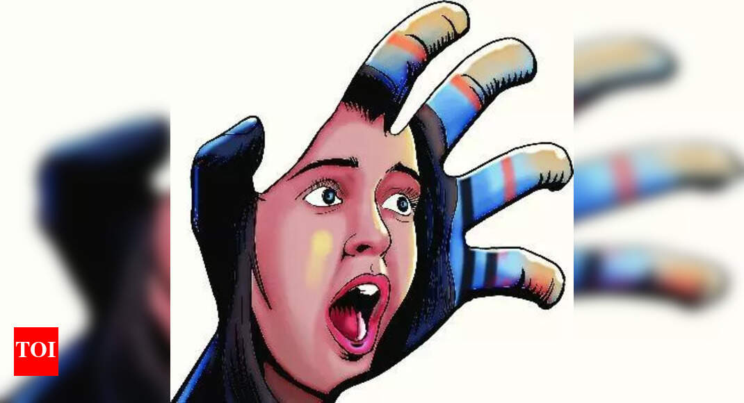 Pak Hindu family flees to Delhi to seek refuge | Delhi News