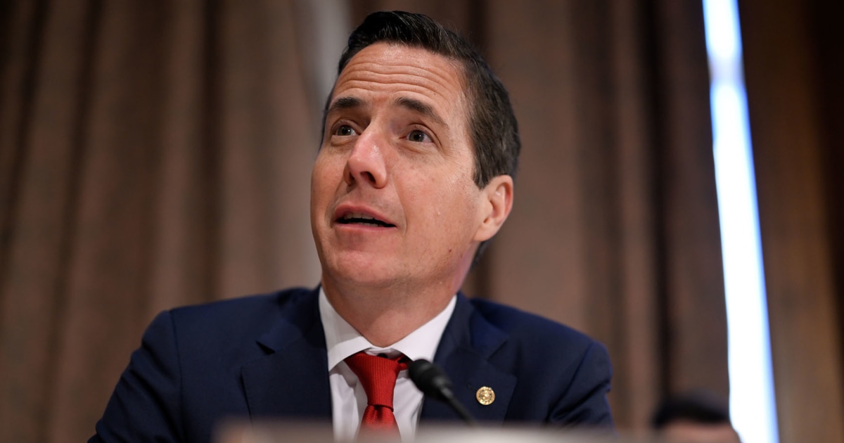 To influence Trump on Colombia, Sen. Bernie Moreno brought a fake image of the country's president