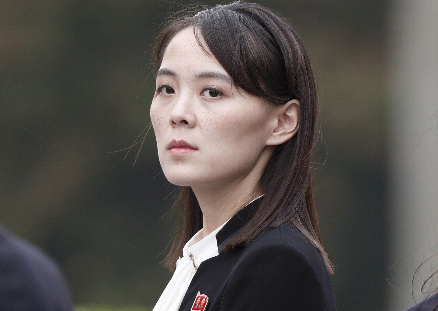 Kim Yo-jong, the sister of North Korean leader Kim Jong-un, attends a wreath-laying ceremony at Ho Chi Minh Mausoleum in Hanoi, Vietnam, on March 2, 2019. [AP/YONHAP]