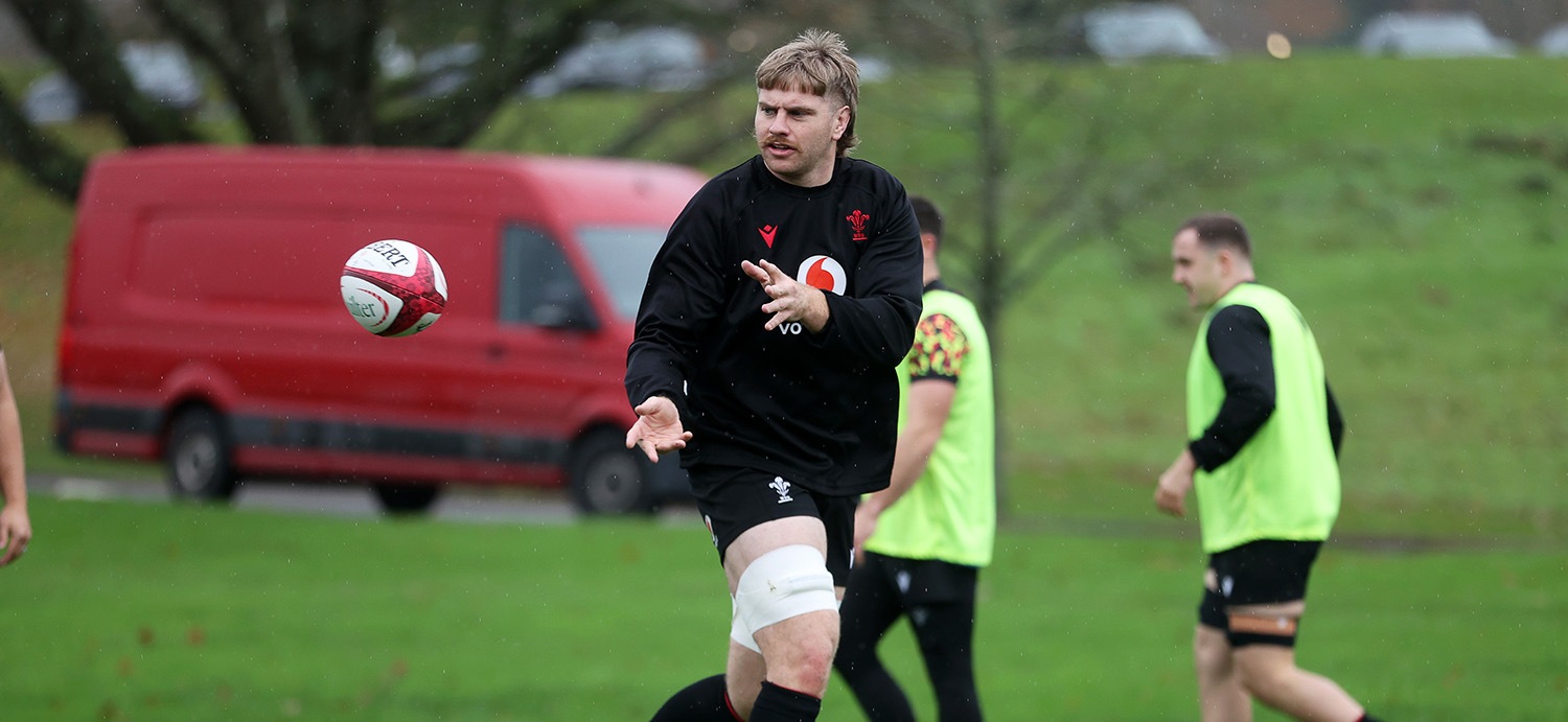 Wainwright Switches To Six Against Japan