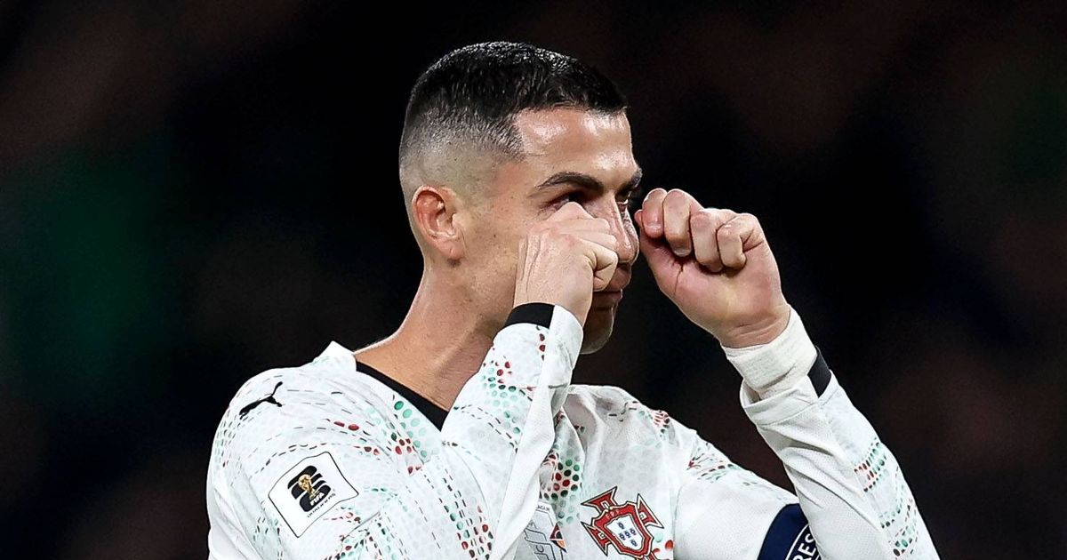 Cristiano Ronaldo speaks to Ireland manager Heimir Hallgrímsson after being sent off