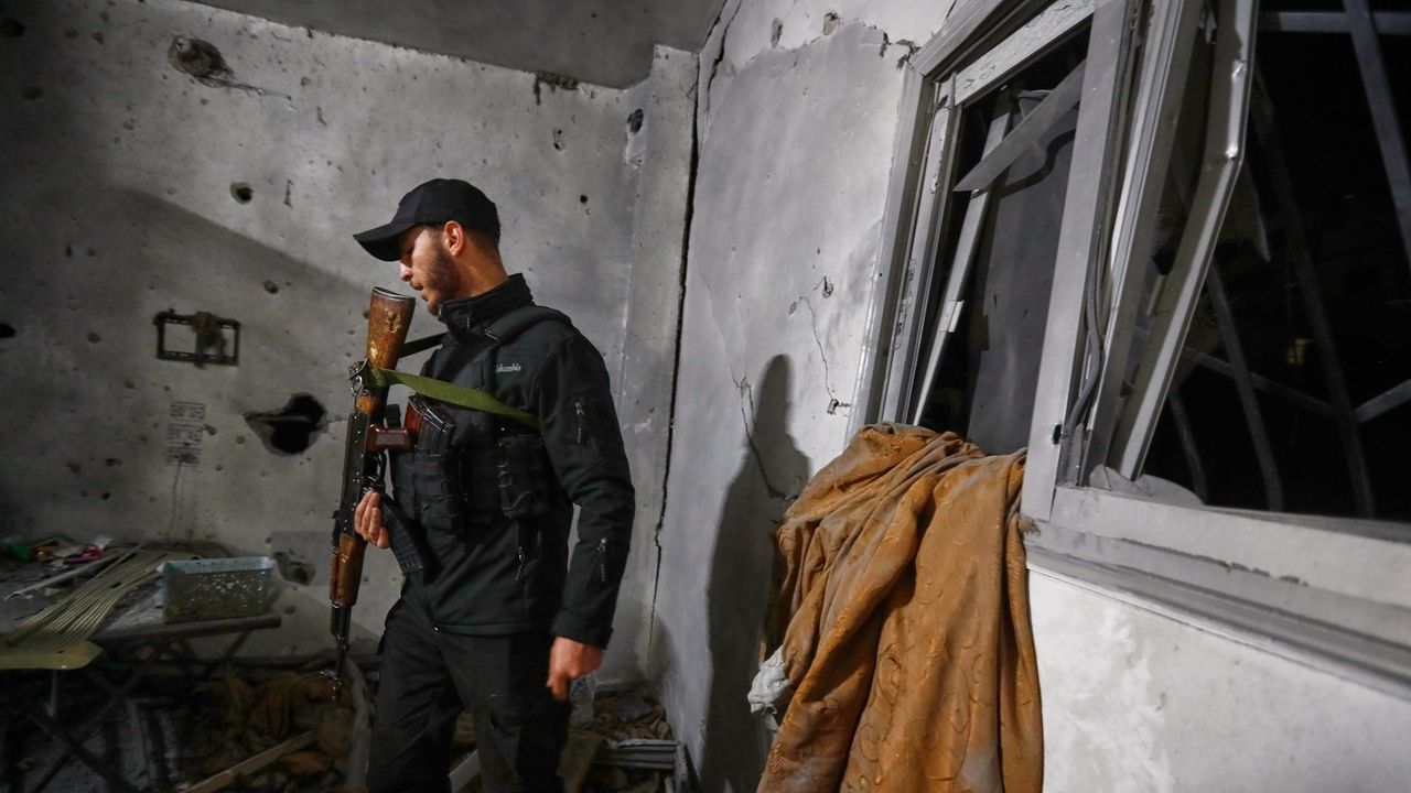 Rocket attack in Syria's capital wounds 1 person and causes damage