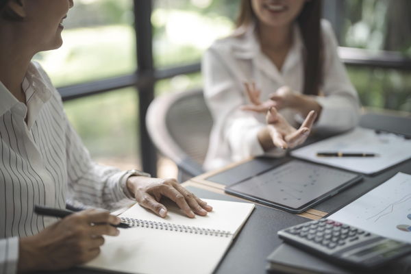 Belgium’s financial sector hits new high for women in leadership, but challenges remain