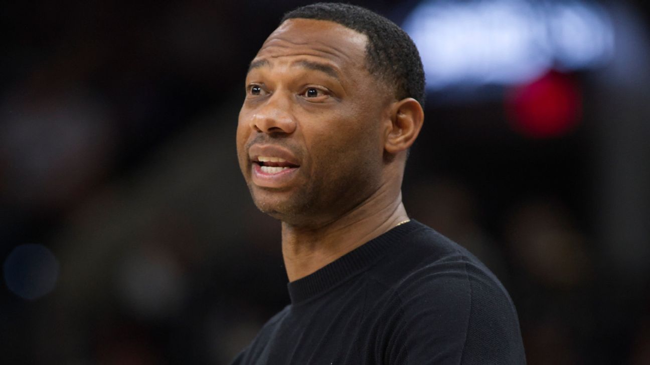 Pelicans fire coach Willie Green amid 2-10 start