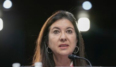 Former Fed governor's stock trades violated the central bank's ethics rules