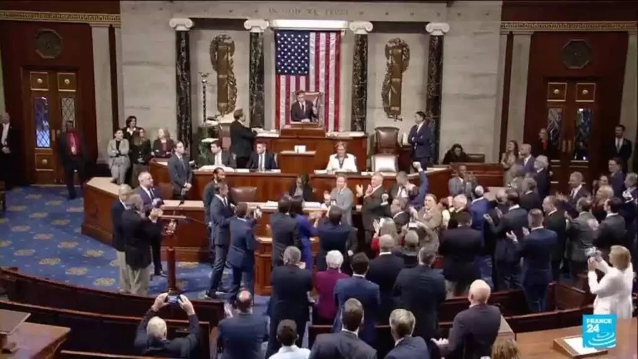 Un accord trouvé pour mettre fin au shutdown, Trump s'en prend aux contrôleurs aériens