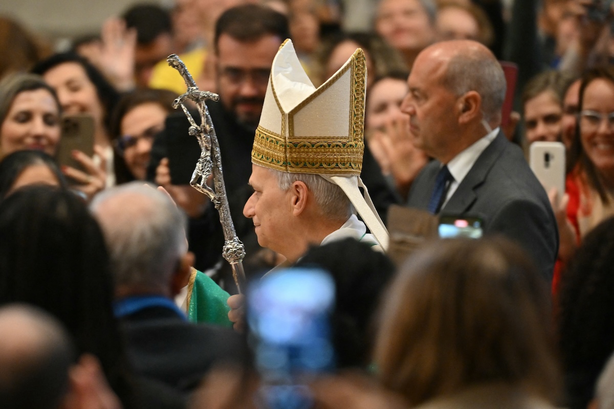 God is the “One who takes our side,” assures Pope Leo
