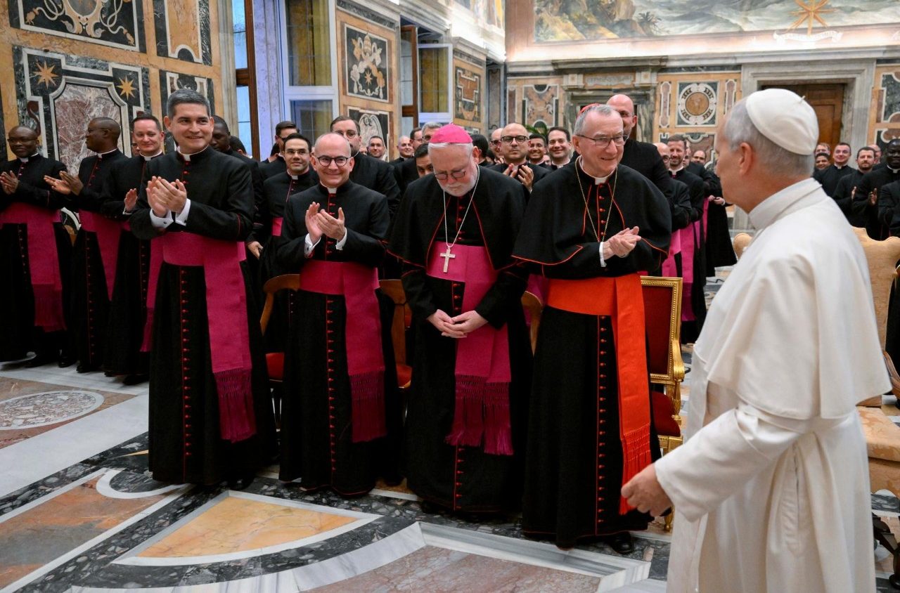 Pope to nunciature staff: Bring hope where the world lacks peace