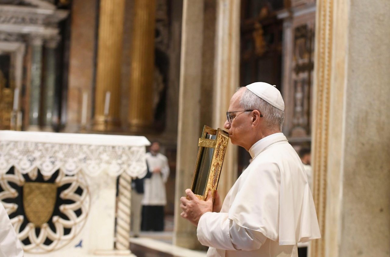 Pope: Young people need easy access to Sacred Scripture