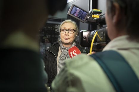 Anneli Auer on kertonut lasten todistusten kuuntelemisen olevan raskasta.