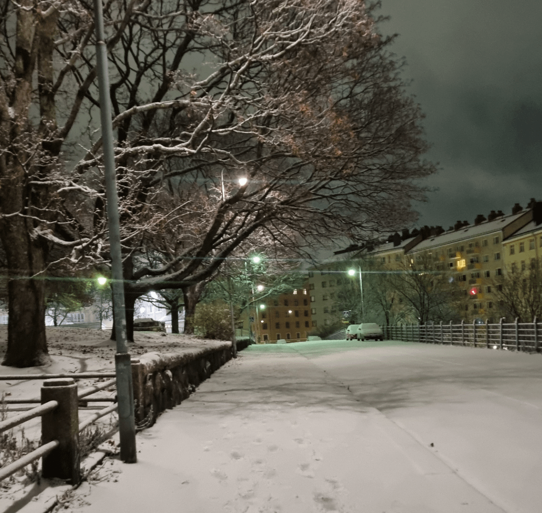 It was all gray when I went inside and an hour later it looked like this. If you're asking, we just don't know if there'll be snow when you visit Helsinki.