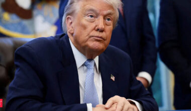 Trump administration prepares tariff fallback before court ruling