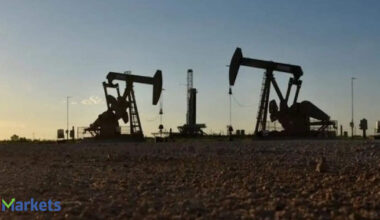 Global oil prices under pressure: What’s driving the decline and what lies ahead