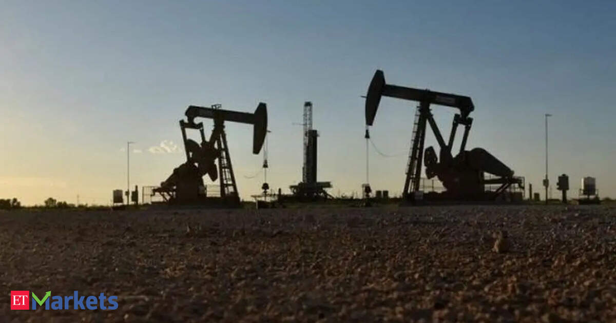 Global oil prices under pressure: What’s driving the decline and what lies ahead