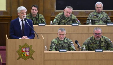 Řehka kritizoval byrokracii v armádě, Pavel zmínil program příští vlády