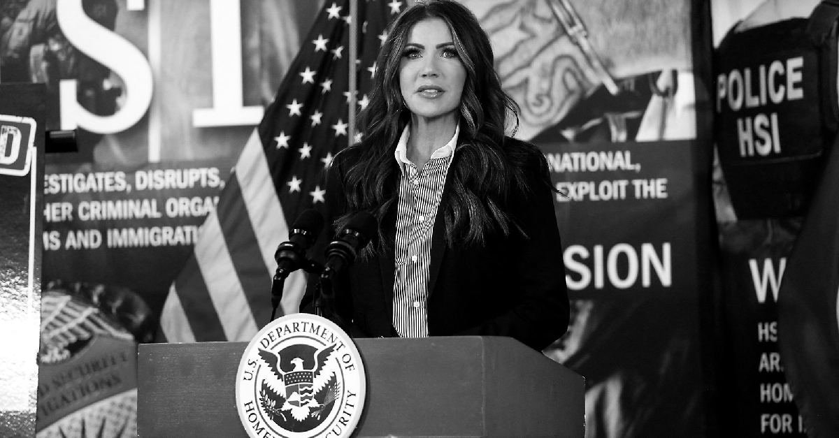 United States • US immigration and border forces draw closer to intelligence community