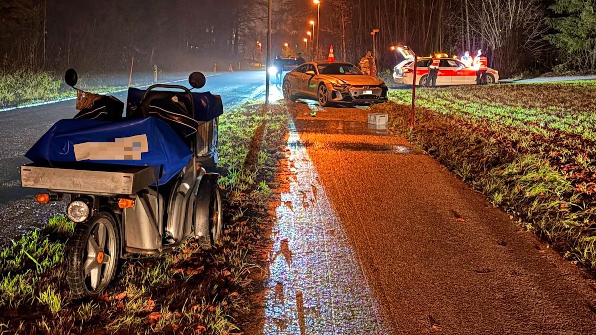 E-Dreirad kollidiert mit Auto: 30-jährige Frau in Nürensdorf schwer verletzt
