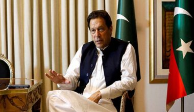 Pakistan: PTI urges government to clarify "rumours" surrounding Imran Khan's health