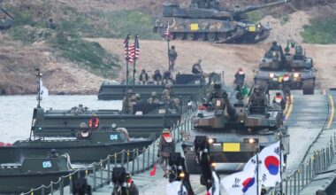 This photo shows South Korean and U.S. troops conducting combined river-crossing drills as part of the South Korean military's annual Hoguk exercise, Nov. 20. Yonhap