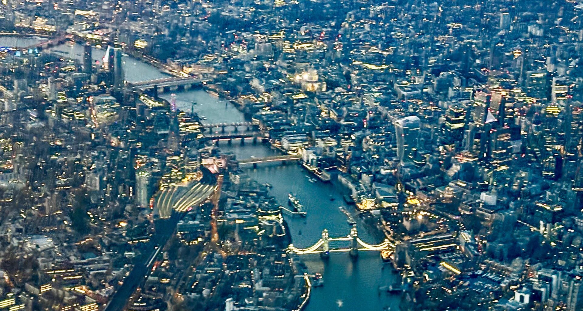 Flying back into Heathrow this evening and got to fly over London for a little bit!
