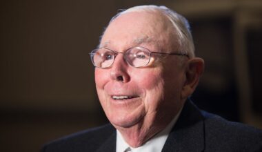Charlie Munger Said There's Danger in 'Shoveling Out Money' Because Life Gets A Little Hard—'At Some Point, You've Got To Suck It In and Cope, Buddy'