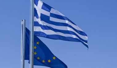 Grèce, Espagne... Passer par une grave crise peut aider la France à rétablir ses comptes après avoir "dépensé comme une furie", explique François Lenglet