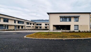 1KOMMA5° Suomi ja Skanska toteuttivat 104 kWp:n aurinkosähköjärjestelmän Varhan uuteen monipalvelukeskukseen Turussa