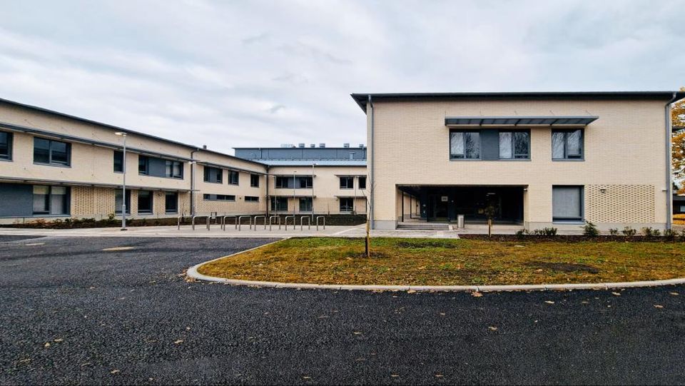 1KOMMA5° Suomi ja Skanska toteuttivat 104 kWp:n aurinkosähköjärjestelmän Varhan uuteen monipalvelukeskukseen Turussa